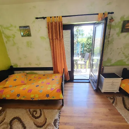 Milena - Dvoriste & Parking Apartman *