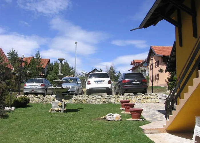 Milena - Dvoriste & Parking