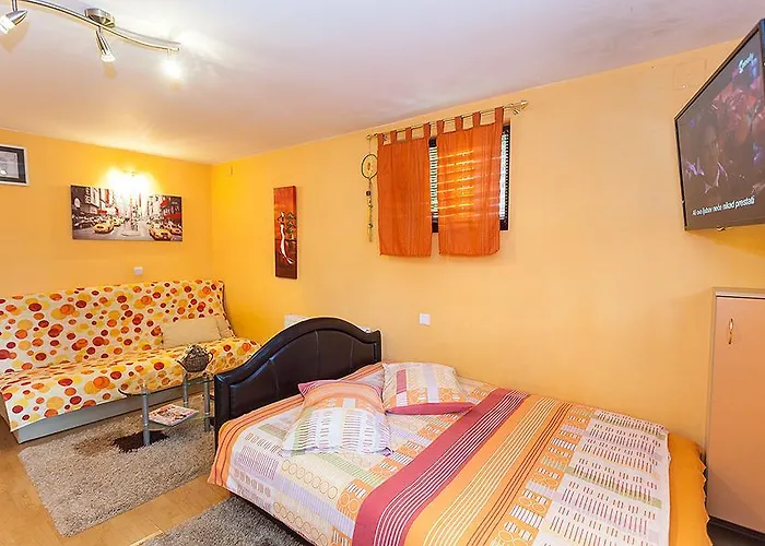 Apartman Milena - Dvoriste & Parking