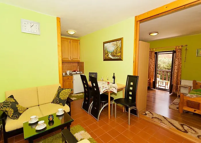 Milena - Dvoriste & Parking *