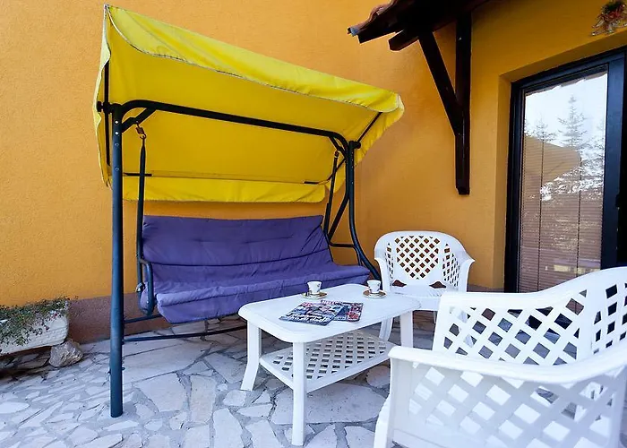 Milena - Dvoriste & Parking Apartman *