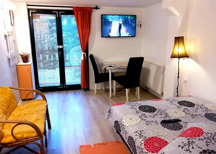 Milena - Dvoriste & Parking Apartman *